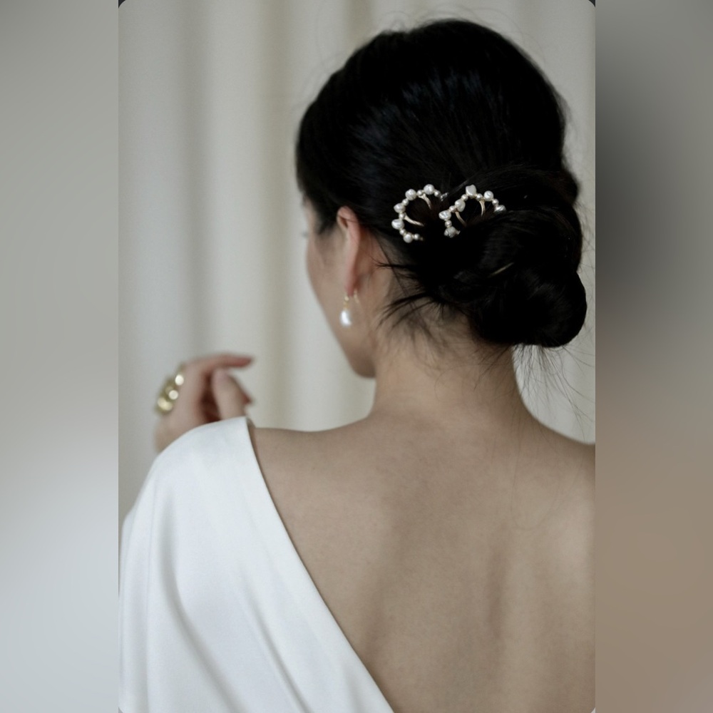 A.B. Ellie: Medium Paloma Freshwater Pearl Hairpin Set of 2